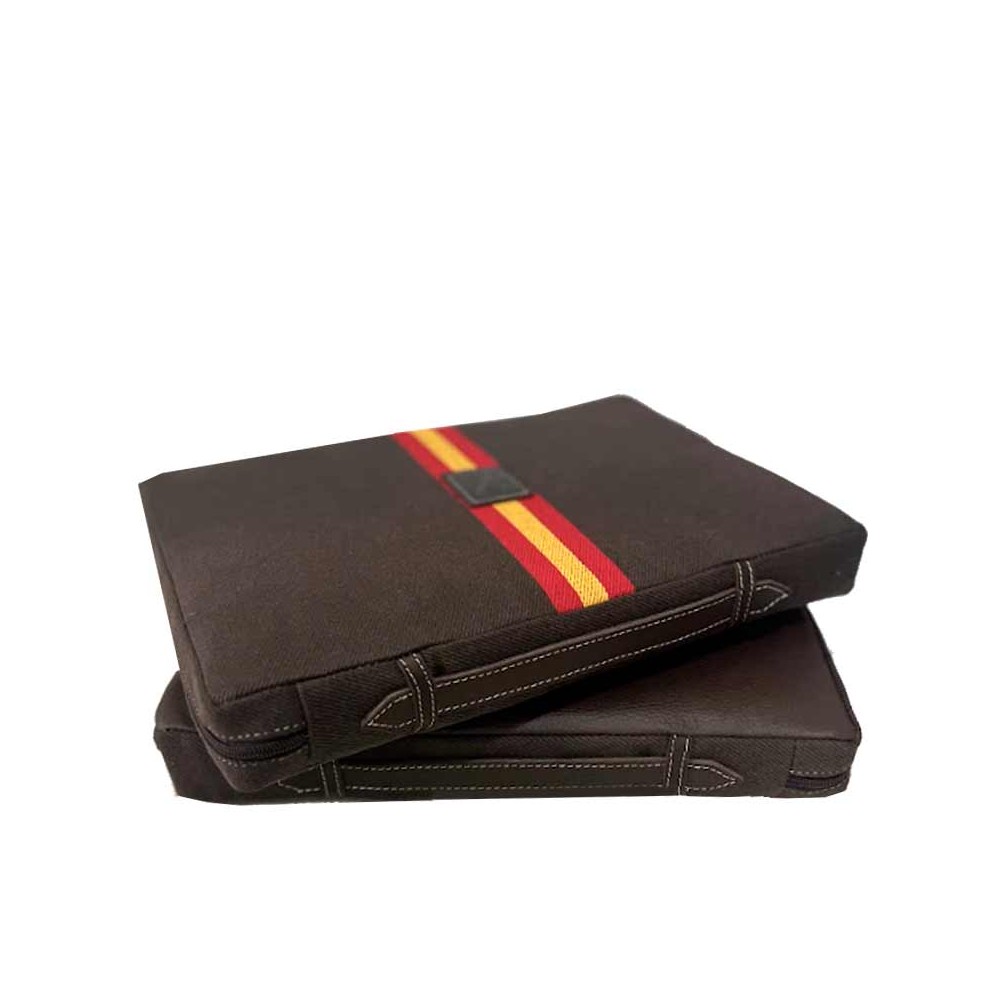 Brown bullfighting pad with the "Spanish Flag"