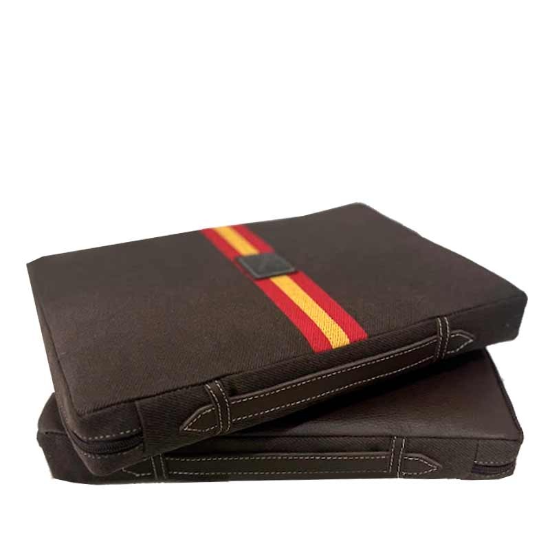 Almohadilla taurina marrón con "Bandera de España"